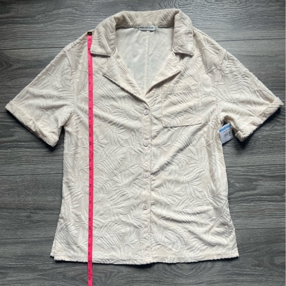 NEW Avec Les Filles Casual Short Sleeve Button Up Cream Subtle Palm Top Size S - Picture 3 of 7